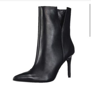 NWT Charles David Dashing Ankle Bootie 8.5
